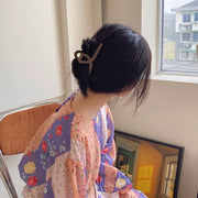 ヘアクリップ バンスクリップ レディース ヘアアクセサリー 髪飾り 髪留め クロス 結び目 大きめ シンプル 無地 まとめ髪 ヘアアレンジ カジュアル かわいい おしゃれ デイリー 普段使い お出かけ 単色 ベージュ ブラウン グリーン ピンク ホワイト クリア グリーン グレー