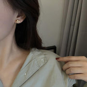 ピアス イヤリング 両耳用 レディース 女性用 アクセサリー スタッドピアス ハート ラインストーン かわいい おしゃれ 上品