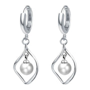 フープピアス リングピアス アクセサリー レディース 女性用 ファッション小物 輪っか サークル フェイクパール ねじれ 揺れる ゆらゆら おしゃれ かわいい 上品 エレガント プレゼント ギフト 誕生日 記念日 デイリー お出かけ用