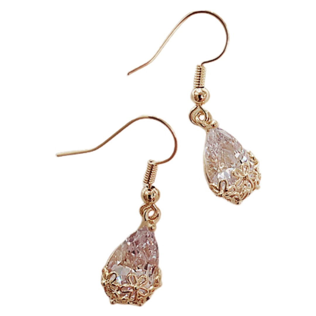 フックピアス レディース アクセサリー ビジュー キラキラ しずく型 ドロップ型 フラワー 花 耳飾り おしゃれ かわいい フェミニン エレガント 大人上品 きれいめ フォーマル パーティー カジュアル デイリー オフィス 通勤 ギフト プレゼント 贈り物 女性用