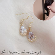 フックピアス レディース アクセサリー ビジュー キラキラ しずく型 ドロップ型 フラワー 花 耳飾り おしゃれ かわいい フェミニン エレガント 大人上品 きれいめ フォーマル パーティー カジュアル デイリー オフィス 通勤 ギフト プレゼント 贈り物 女性用