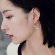イヤリング ピアス スタッドピアス 両耳用 レディース 女性用 アクセサリー フェイクパール 揺れる 小ぶり かわいい おしゃれ エレガント
