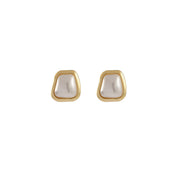 スタッドピアス レディース アクセサリー 耳飾り パール調 ビジュー 大きめ 大粒 台形 スクエア きれいめ 上品 おしゃれ