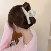 バンスクリップ ヘアクリップ レディース 女性 婦人 ヘアアクセサリー まとめ髪 髪留め ヘアアレンジ 起毛 ふわふわ フェイクファー クロス 大きめ 単色 無地 シンプル かわいい おしゃれ カジュアル お出かけ 通勤 プレゼント 黒 オフホワイト 茶 カーキ ピンク 青