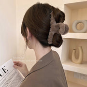 バンスクリップ ヘアクリップ レディース 女性 婦人 ヘアアクセサリー まとめ髪 髪留め ヘアアレンジ 起毛 ふわふわ フェイクファー クロス 大きめ 単色 無地 シンプル かわいい おしゃれ カジュアル お出かけ 通勤 プレゼント 黒 オフホワイト 茶 カーキ ピンク 青