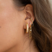 ピアス フープピアス 片耳用 単品 レディース 女性 アクセサリー 耳飾り チェーン 揺れる ラインストーン 単色 シンプル かわいい 上品 ゆらゆら キュート ガーリー 定番 おしゃれ プレゼント ギフト 記念日 フォーマル パーティ お出かけ 金色
