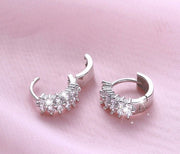 ピアス フープピアス リングピアス レディース 女性 アクセサリー 小ぶり ラインストーン キラキラ お洒落 大人可愛い お出かけ 普段使い デイリー 耳飾り ファッション小物 婦人用 プレゼント ギフト