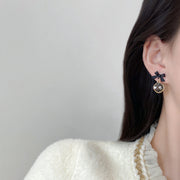 ピアス スタッドピアス アクセサリー レディース ラインストーン リボン 宝石風 揺れる かわいい おしゃれ ギフト 記念日 誕生日 プレゼント 贈り物 ファッション小物 女性用 赤 黒