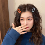 ヘアクリップ 髪留め 同色4個セット レディース 女性 ヘアアクセサリー ファッション雑貨 長方形 パッチン留め 無地 ブラウン グレー ベージュ グリーン シンプル フェミニン ガーリー ポップ カジュアル 可愛い キュート おしゃれ お揃い ペアルック