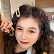 ヘアクリップ 髪留め 同色4個セット レディース 女性 ヘアアクセサリー ファッション雑貨 長方形 パッチン留め 無地 ブラウン グレー ベージュ グリーン シンプル フェミニン ガーリー ポップ カジュアル 可愛い キュート おしゃれ お揃い ペアルック