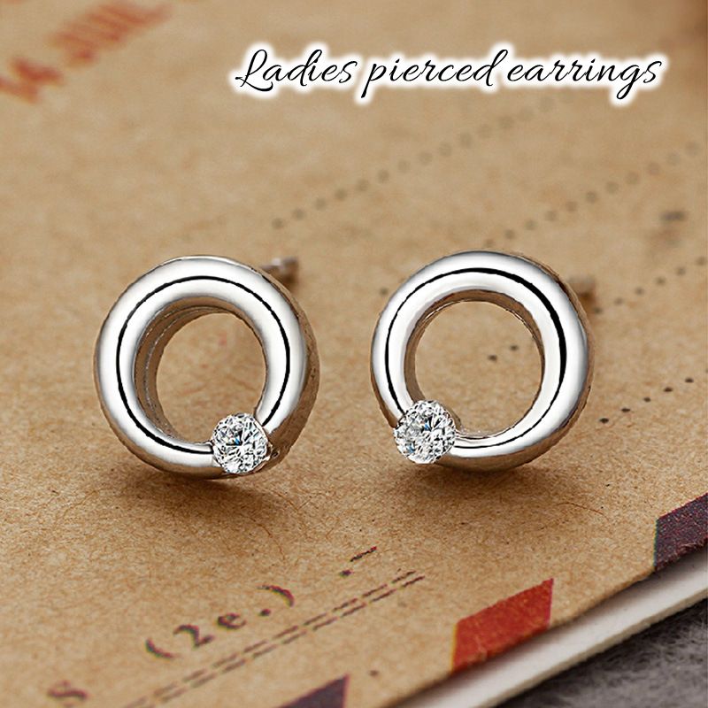 スタッドピアス 両耳用 ポストピアス アクセサリー レディース 女性 婦人用 ラインストーン シルバーカラー かわいい シンプル キュート きれいめ 上品 大人っぽい プレゼント ギフト 贈り物 記念日
