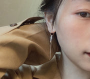 スタッドピアス レディース 女性用 アクセサリー シルバーカラー チェーン ロング アシンメトリー 揺れる リング サークル 2WAY 存在感 シンプル かっこいい  カジュアル おしゃれ 耳飾り 普段使い 婦人 ファッション小物 プレゼント 贈り物 プチギフト 誕生日 記念日 お出かけ