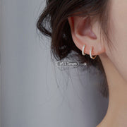 ピアス フープピアス リングピアス 両耳用 レディース 女性 アクセサリー 耳飾り ラインストーン キラキラ シンプル おしゃれ 華奢 かわいい 上品 きれいめ お出かけ パーティ プレゼント ギフト 記念日 銀色 金色 黒
