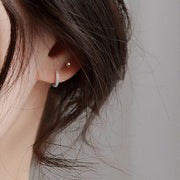 ピアス フープピアス リングピアス 両耳用 レディース 女性 アクセサリー 耳飾り ラインストーン キラキラ シンプル おしゃれ 華奢 かわいい 上品 きれいめ お出かけ パーティ プレゼント ギフト 記念日 銀色 金色 黒