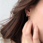 ピアス フープピアス リングピアス 両耳用 レディース 女性 アクセサリー 耳飾り ラインストーン キラキラ シンプル おしゃれ 華奢 かわいい 上品 きれいめ お出かけ パーティ プレゼント ギフト 記念日 銀色 金色 黒