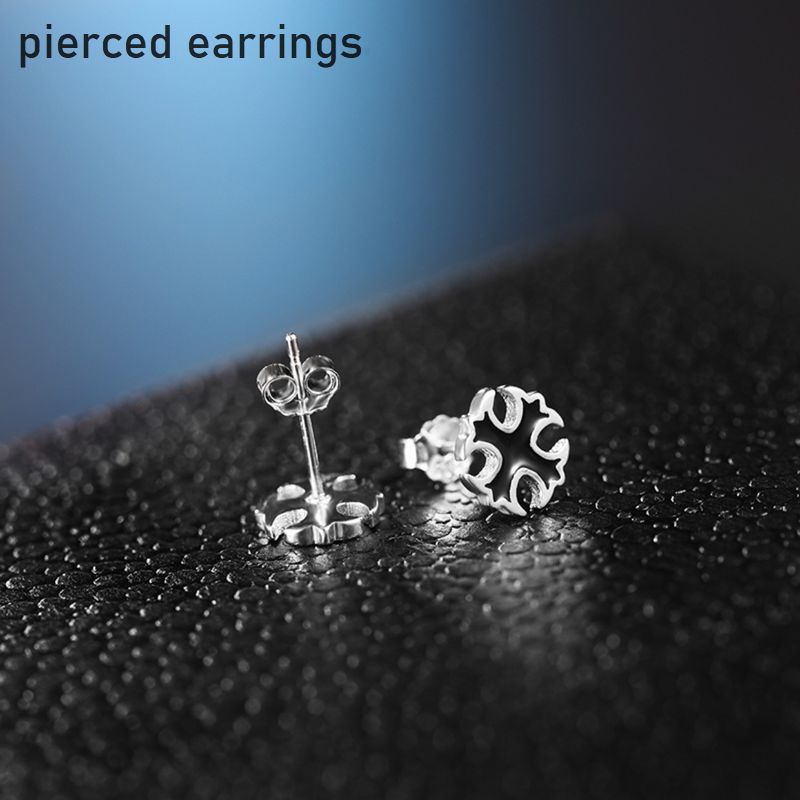 スタッドピアス メンズ レディース アクセサリー 十字架 クロス 小ぶり シルバーカラー シンプル プレゼント ギフト おしゃれ かっこいい 小さめ 銀色 ユニセックス 男性用 女性用 男女兼用
