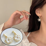 スタッドピアス レディース アクセサリー キャッチピアス 耳飾り 花 ハート 揺れる かわいい おしゃれ きれいめ プレゼント ギフト 贈り物 女性用 婦人用 ファッション小物
