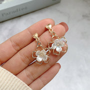 スタッドピアス レディース アクセサリー キャッチピアス 耳飾り 花 ハート 揺れる かわいい おしゃれ きれいめ プレゼント ギフト 贈り物 女性用 婦人用 ファッション小物