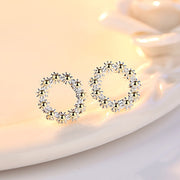 スタッドピアス レディース 耳飾り アクセサリー 女性用 フラワー 花輪 リング サークル おしゃれ かわいい 上品 お出かけ デート カジュアル デイリー フェミニン オフィス 普段使い きれいめ ガーリー ギフト プレゼント 婦人用 ファッション小物