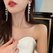 ピアス スタッドピアス レディース アクセサリー 女性用 フェイクパール ラインストーン ハート ゴールドカラー キラキラ 揺れる ゆらゆら 可愛い おしゃれ 記念日 誕生日 プレゼント 贈り物 ギフト ファッション小物 金色