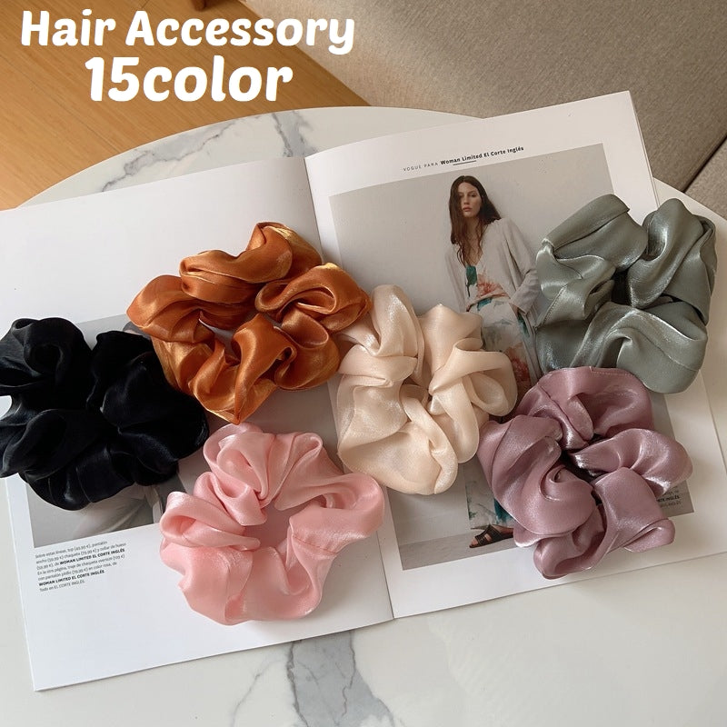シュシュ ヘアゴム レディース 女性 ヘアアクセサリー 髪飾り 髪留め まとめ髪 ラメ 無地 光沢感 艶感 ヘアアレンジ カジュアル 上品 デイリー 普段使い お出かけ かわいい おしゃれ エレガント フェミニン 髪かざり 髪どめ ファッション小物 雑貨 婦人 イエロー パープル ブルー グレー ベージュ アズキ オレンジ ネイビー ワイン ピンク ブラック ローズ ホワイト