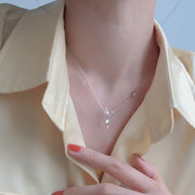 ネックレス アクセサリー レディース 女性用 ファッション小物 ストーン オーロラカラー 蝶々 バタフライ ラインストーン 上品 エレガント おしゃれ かわいい プレゼント ギフト 誕生日 記念日 デイリー 普段使い お出かけ