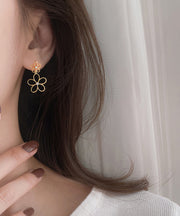 スタッドピアス レディース アクセサリー 女性用 フラワー 花 ワイヤー風 くり抜き 揺れる シンプル おしゃれ かわいい 上品 お出かけ デート カジュアル デイリー フェミニン エレガント パーティー オフィス 普段使い ギフト プレゼント 婦人用