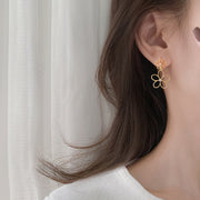 スタッドピアス レディース アクセサリー 女性用 フラワー 花 ワイヤー風 くり抜き 揺れる シンプル おしゃれ かわいい 上品 お出かけ デート カジュアル デイリー フェミニン エレガント パーティー オフィス 普段使い ギフト プレゼント 婦人用