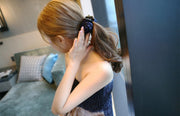 ヘアクリップ バンスクリップ レディース 女性 ヘアアクセサリー 髪留め 髪飾り 薔薇 バラ ヘアアレンジ まとめ髪 フラワー 花 シンプル おしゃれ 上品 清楚 可愛い お出かけ おめかし お呼ばれ パーティー 普段使い プレゼント 贈り物 ギフト