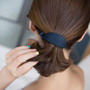バナナクリップ ヘアクリップ 髪留め レディース 女性 ヘアアクセサリー 楕円形 オーバル型 幅広 短め 無地 ピンク ブラック グレー シンプル かわいい キュート シック おしゃれ