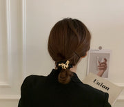 シュシュ レディース 女性 大人 ヘアゴム 髪ゴム ヘアアクセサリー ねじり 変形プレート 黒 ゴールドカラー おしゃれ 高級感