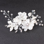 ヘッドコサージュ ヘアクリップ ブライダル レディース 女性 ヘアアクセサリー ヘアピン 髪飾り フラワー お花 ラインストーン パール調 華やか ヘアアレンジ 上品 きれいめ お洒落 ウエディング 花嫁 結婚式 パーティー 二次会 ファッション小物