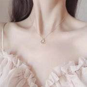 ネックレス ペンダント レディース アクセサリー ワンポイント 月 ムーン 首飾り おしゃれ 定番 かわいい プレゼント 贈り物