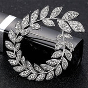 ブローチ レディース アクセサリー リーフ 葉っぱ 円形 サークル ラインストーン フェイクパール 華やか キラキラ 上品 エレガント お出かけ スカーフ留め ストール留め ギフト プレゼント ファッション小物 女性用 婦人用 男性用 紳士用 メンズ ユニセックス