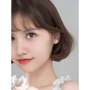 ピアス スタッドピアス レディース 女性 アクセサリー 小ぶり 小さめ ネコ 猫 ゴールドカラー シルバーカラー シンプル お洒落 ガーリ 可愛い お出かけ 普段使い デイリー 耳飾り ファッション小物 婦人用 プレゼント ギフト