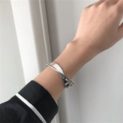 バングル ブレスレット レディース メンズ ユニセックス アクセサリー 女性 メタル シルバーカラー ゴールドカラー ブロンズカラー C型 シンプル 2連風 カジュアル おしゃれ かっこいい プレゼント 高見え 高級感 普段使い 贈り物 ギフト ファッション小物 誕生日 婦人 紳士 男女兼用