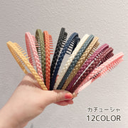 カチューシャ レディース ヘアアクセサリー ヘアバンド 三つ編み マットカラー マット つや消し かわいい おしゃれ きれいめ 女性 女子 大人女子 ヘアアレンジ
