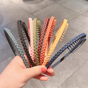 カチューシャ レディース ヘアアクセサリー ヘアバンド 三つ編み マットカラー マット つや消し かわいい おしゃれ きれいめ 女性 女子 大人女子 ヘアアレンジ
