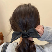シュシュ ヘアゴム リボン レディース 女性 ヘアアクセサリー ヘアアレンジ 髪飾り まとめ髪 髪ゴム レザー調 チャーム シンプル かわいい おしゃれ