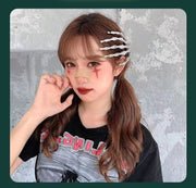 ヘアクリップ スカルハンド くちばしクリップ ハロウィン 仮装 コスプレ イベント ヘアアクセサリー スケルトン 骸骨の手モチーフ 髪飾り ホラー 悪魔 ゴースト ヘアアレンジ ヘアピン ヘアアクセント