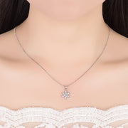 ペンダントトップ ペンダントヘッド チェーンなし アクセサリーパーツ レディース 女性用 雪の結晶 スノーフレーク チャーム フレーム おしゃれ かわいい お出かけ 普段使い カジュアル デイリー シンプル 婦人用 ファッション小物