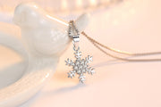 ペンダントトップ ペンダントヘッド チェーンなし アクセサリーパーツ レディース 女性用 雪の結晶 スノーフレーク チャーム フレーム おしゃれ かわいい お出かけ 普段使い カジュアル デイリー シンプル 婦人用 ファッション小物