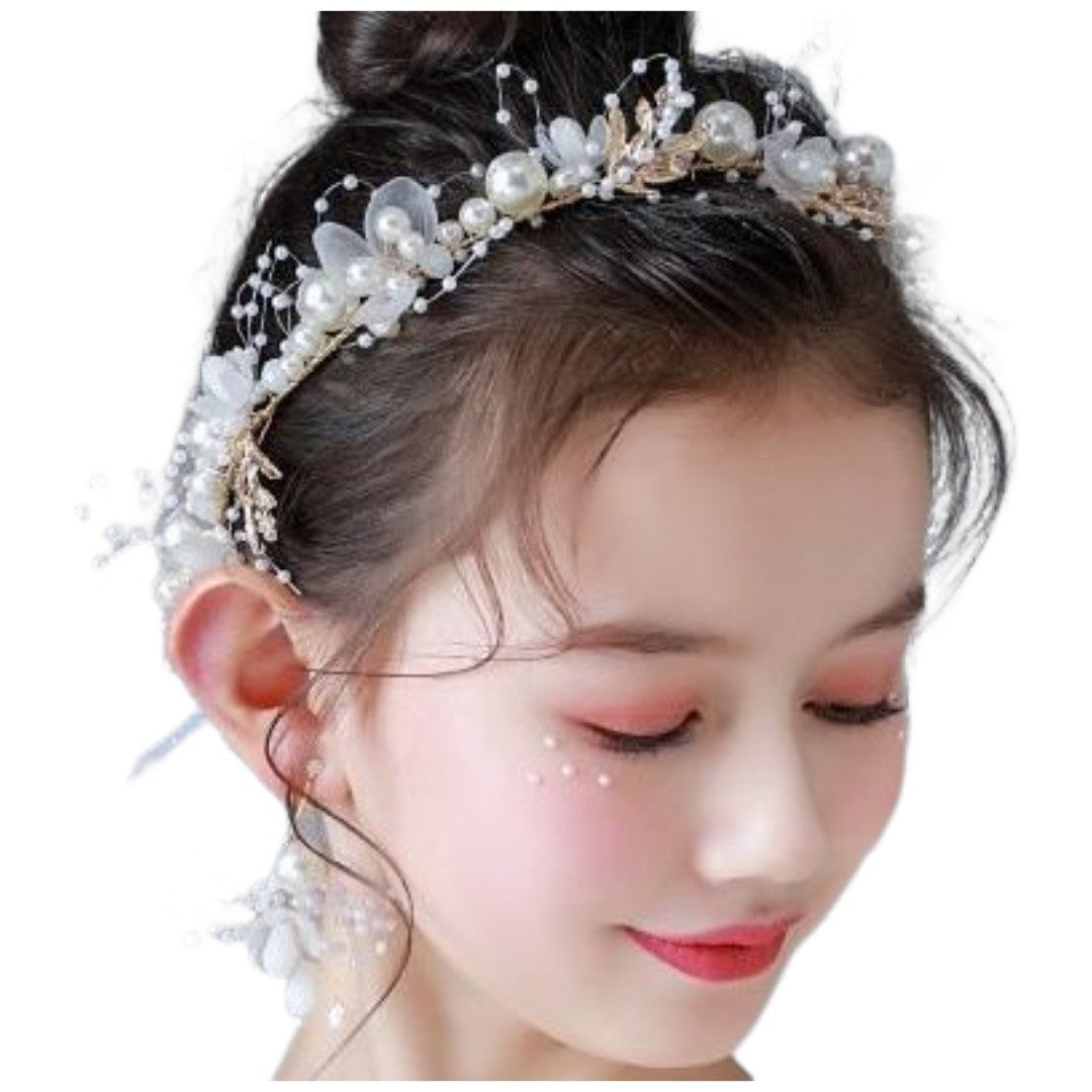 カチューシャ ヘアアクセサリー ヘッドドレス キッズ 女の子 子ども 子供 髪飾り フェイクパール ビーズ ナチュラル お花 フラワー ホワイト 華やか ドレスアクセサリー きれいめ 上品 エレガント かわいい ブライダル キュート ゴールドカラー 高見え 存在感 フォーマル 結婚式 お呼ばれ パーティー ヘッドアクセサリー おしゃれ 花飾り風 発表会