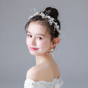 カチューシャ ヘアアクセサリー ヘッドドレス キッズ 女の子 子ども 子供 髪飾り フェイクパール ビーズ ナチュラル お花 フラワー ホワイト 華やか ドレスアクセサリー きれいめ 上品 エレガント かわいい ブライダル キュート ゴールドカラー 高見え 存在感 フォーマル 結婚式 お呼ばれ パーティー ヘッドアクセサリー おしゃれ 花飾り風 発表会