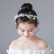 カチューシャ ヘアアクセサリー ヘッドドレス キッズ 女の子 子ども 子供 髪飾り フェイクパール ビーズ ナチュラル お花 フラワー ホワイト 華やか ドレスアクセサリー きれいめ 上品 エレガント かわいい ブライダル キュート ゴールドカラー 高見え 存在感 フォーマル 結婚式 お呼ばれ パーティー ヘッドアクセサリー おしゃれ 花飾り風 発表会