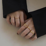 指輪 リング 5点セット アクセサリー レディース 女性 婦人 細め ごつめ 太目 かわいい おしゃれ エレガント クール シンプル ギフト 記念日 誕生日 プレゼント 贈り物 ファッション小物 ゴールドカラー