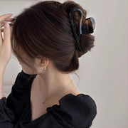 バンスクリップ ヘアクリップ 髪留め レディース 女性 ヘアアクセサリー ファッション雑貨 クロス 雫型 ドロップ型 べっ甲風 レオパード 豹柄 半透明 シンプル フェミニン ガーリー シック 大人女子 可愛い キュート おしゃれ