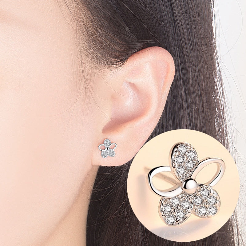 スタッドピアス レディース 女性 アクセサリー ファッション雑貨 フラワー 花 ラインストーン シルバーカラー シンプル かわいい キュート エレガント フォーマル 小さめ 控えめサイズ プレゼント ギフト