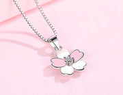 ペンダントトップ ペンダントヘッド レディース アクセサリー プレゼント 誕生日 上品 小さめ 花 桜 フラワー ラインストーン チャーム ビジュー 華奢 小ぶり 揺れる 天然石風 宝石風 ピンク シルバーカラー 普段使い お呼ばれ お出かけ かわいい 可愛い おしゃれ きれいめ 女性 彼女 妻 嫁 大人女子 婦人 ガールズ ギフト 贈り物 記念日 母の日 ホワイトデー