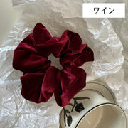 シュシュ ヘアゴム レディース 女性 ヘアアクセサリー 髪飾り まとめ髪 ベロア調 ツヤ感 大人女子 上品 かわいい おしゃれ 無地 ヘアアレンジ 大人可愛い 光沢